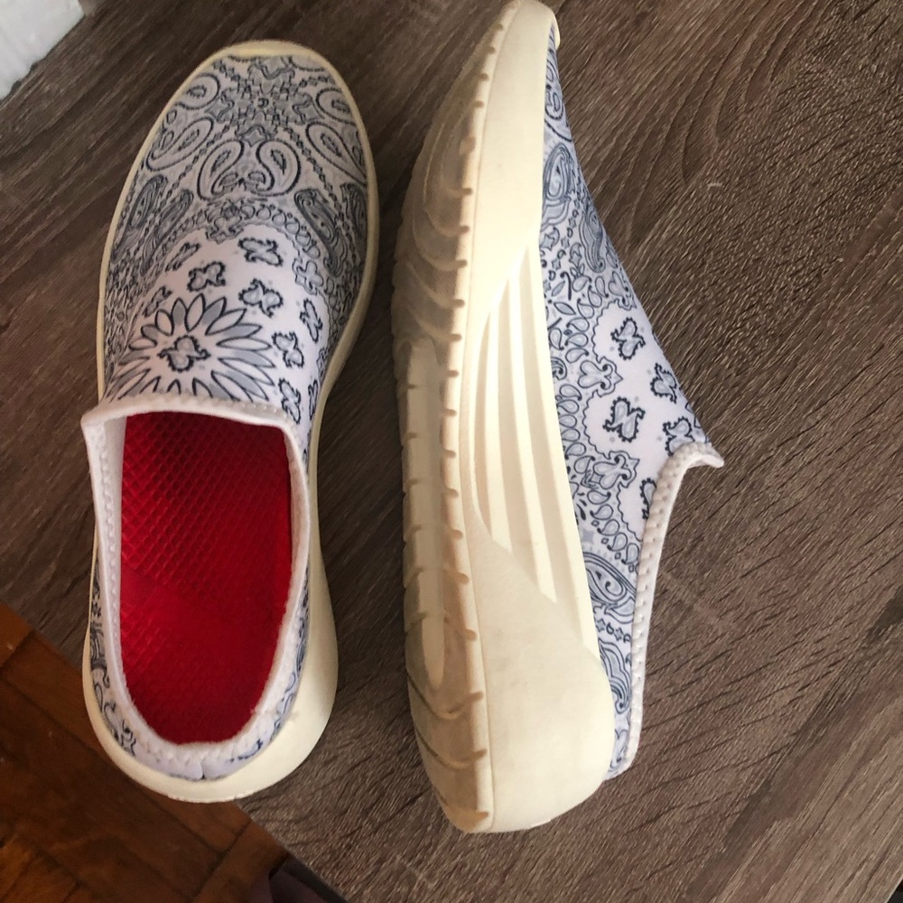 Psudo Brand. Size 10 slip on Mules